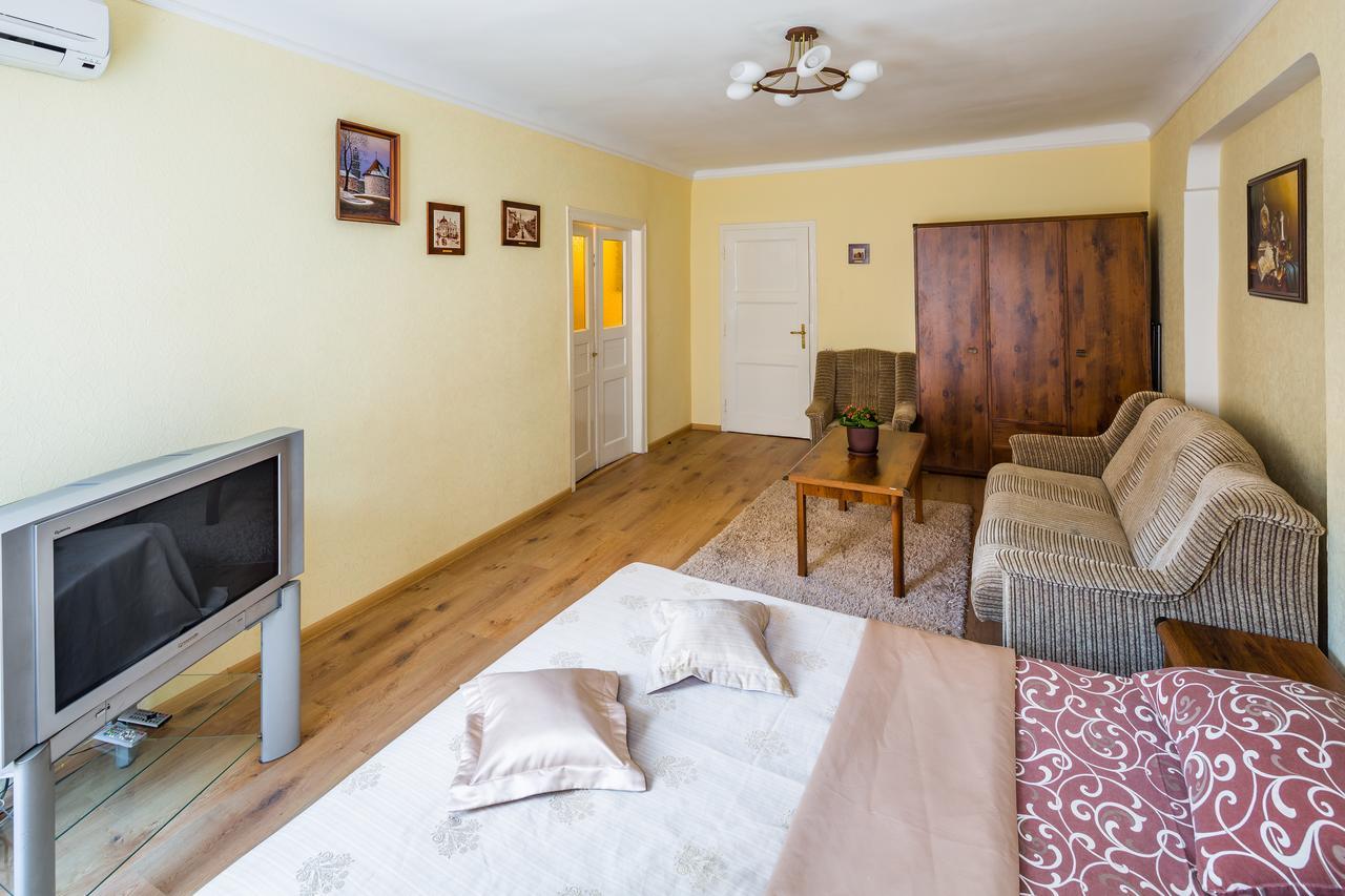 Apartment Krakivska 15 Lviv Buitenkant foto